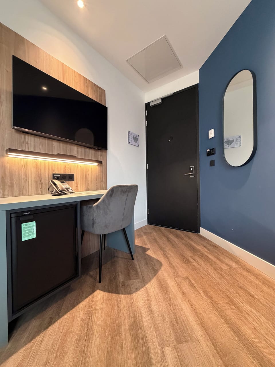 Single Room | Hypo-allergenic bedding, in-room safe, desk, laptop workspace