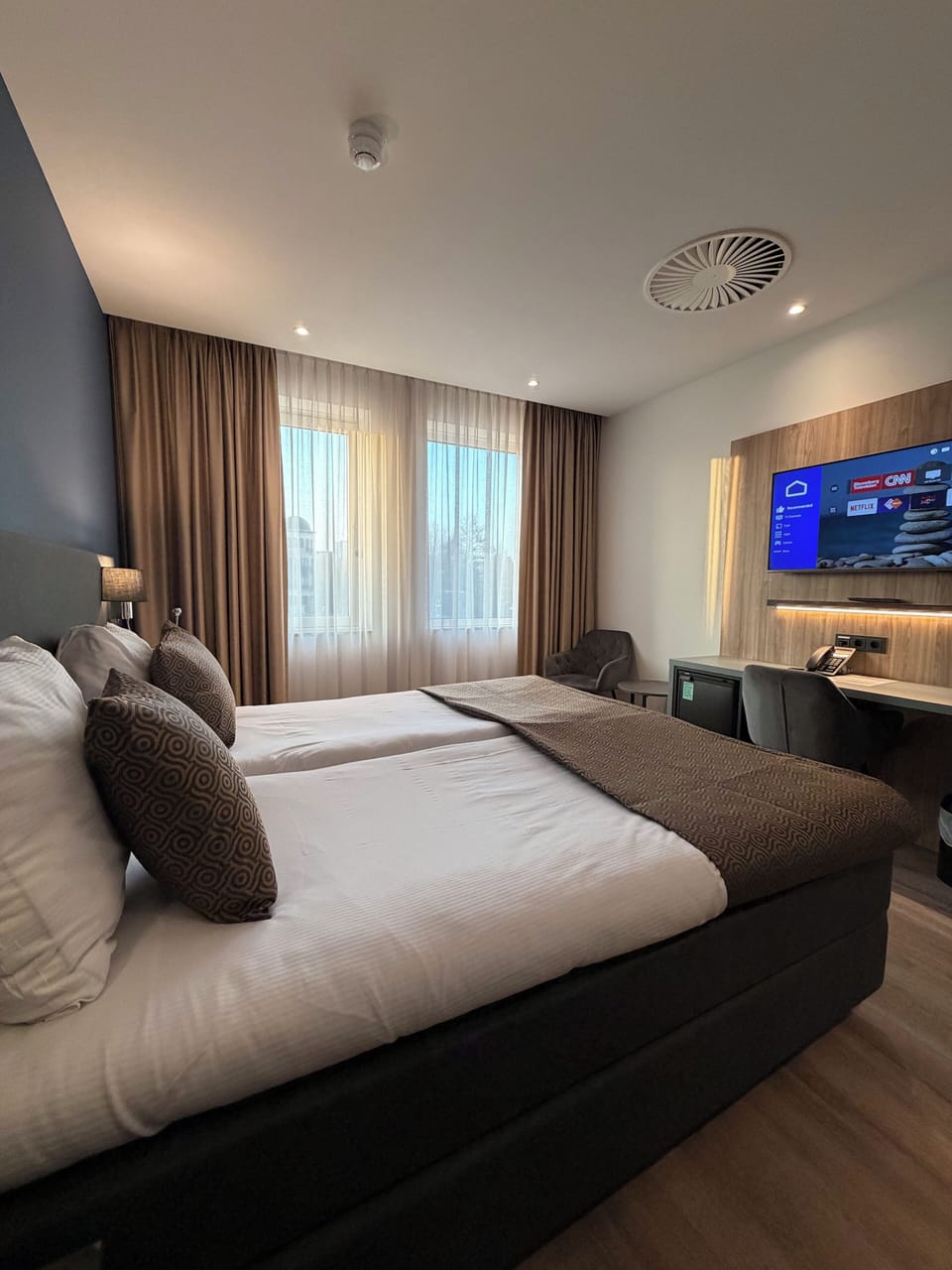 Twin Room, 2 Twin Beds | Hypo-allergenic bedding, in-room safe, desk, laptop workspace