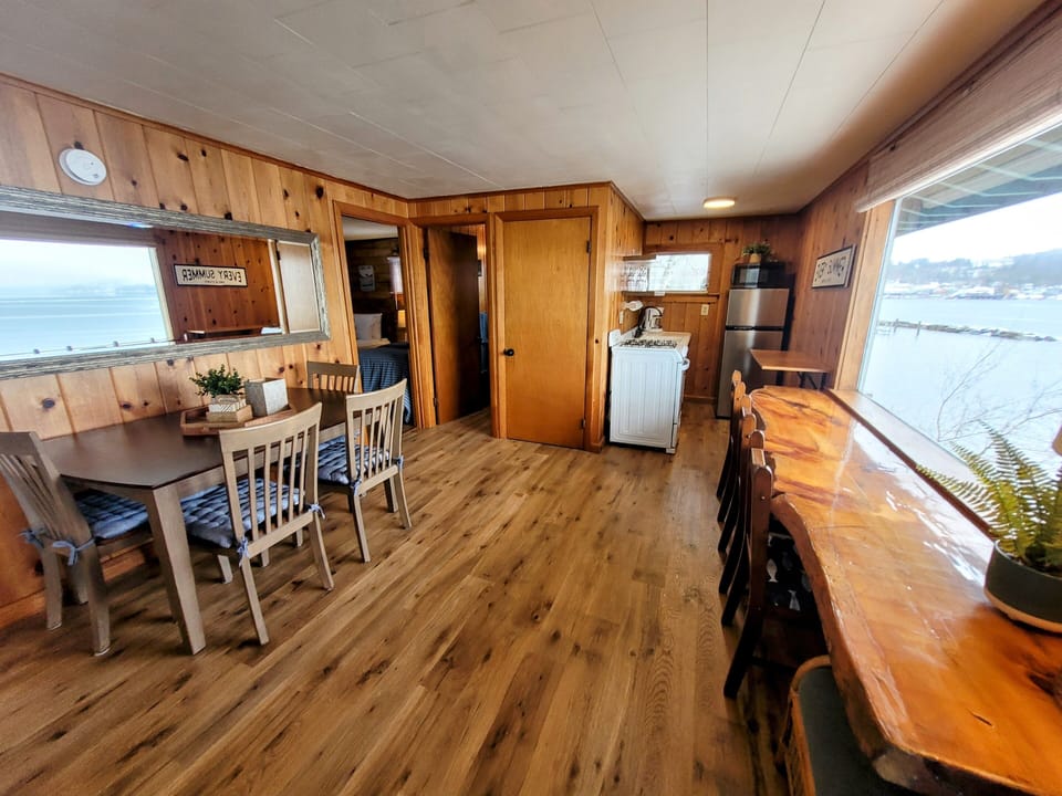 Cabin | Private kitchen | Full-size fridge, microwave, oven, stovetop