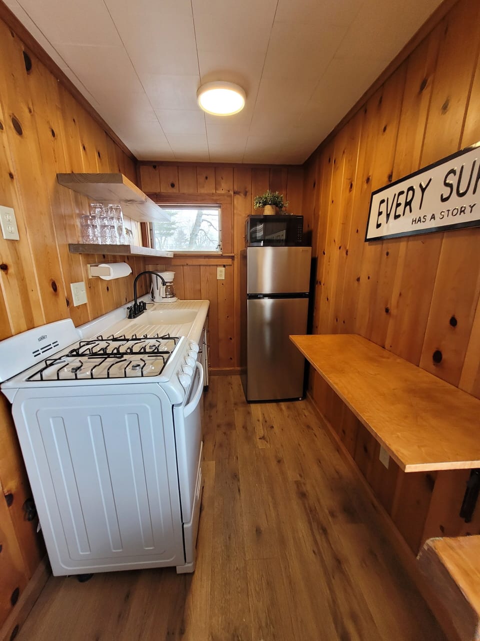 Cabin | Private kitchen | Full-size fridge, microwave, oven, stovetop