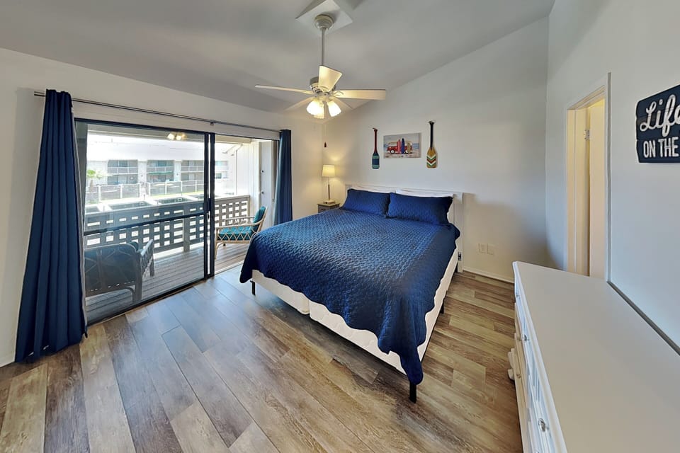 Condo (3 Bedrooms) | Property amenity