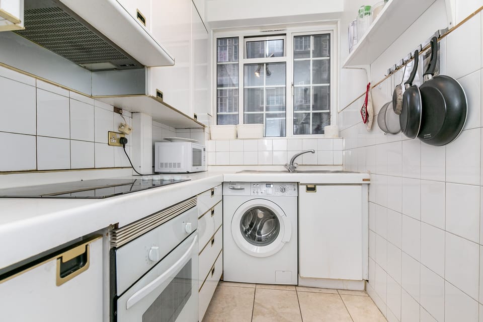 Apartment | Private kitchen | Fridge, microwave, oven, stovetop