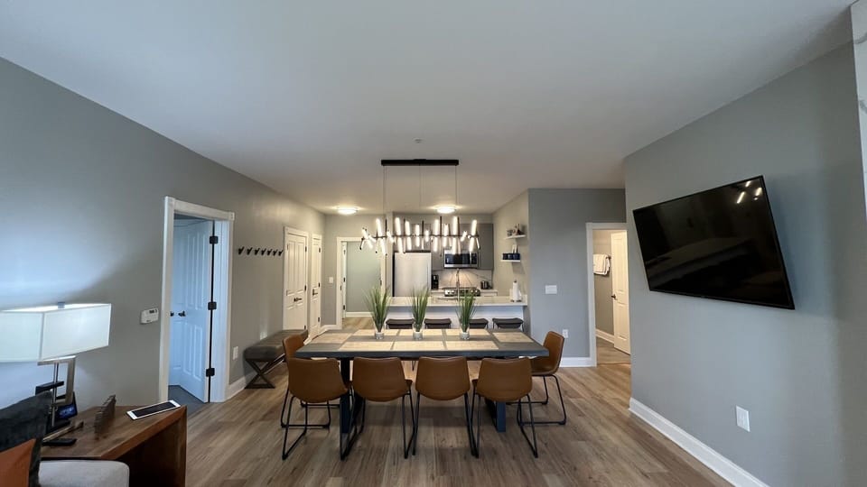 Dining Room, Dining Table, Table, Indoors, Furniture