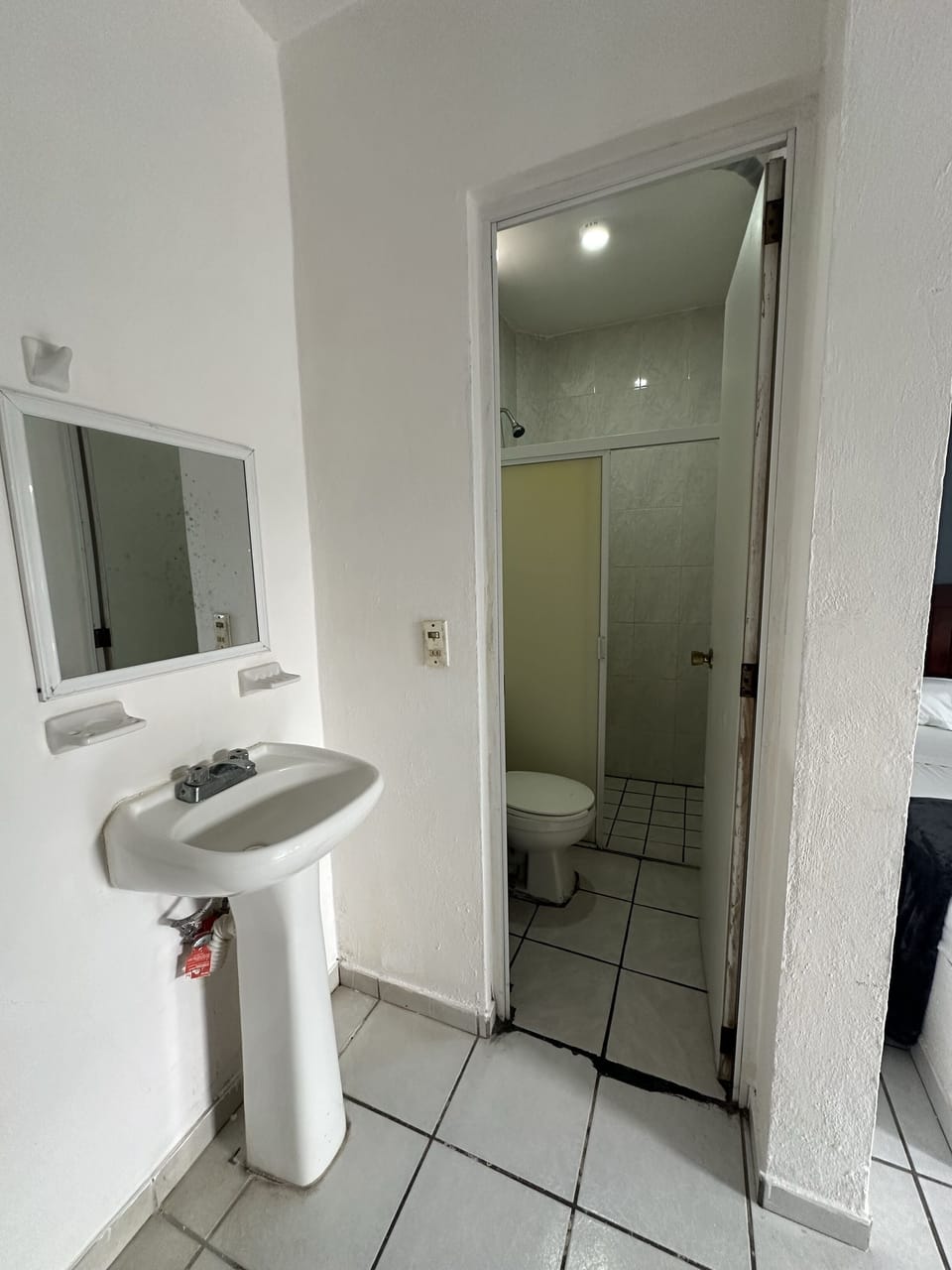 Standard Room | Bathroom | Shower, towels, soap, shampoo