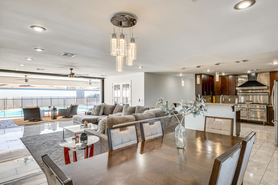 Dining Area | Dishware & Flatware Provided