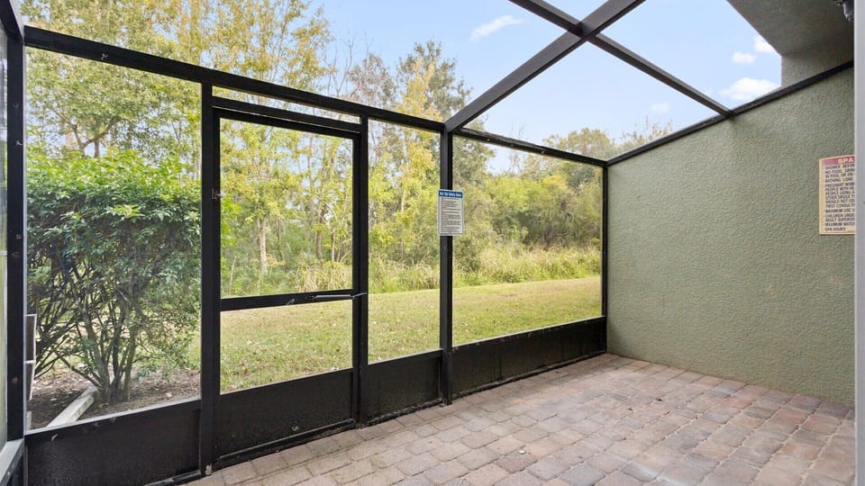 Beautiful 4 bed 3 bath townhome located in Coral Cay