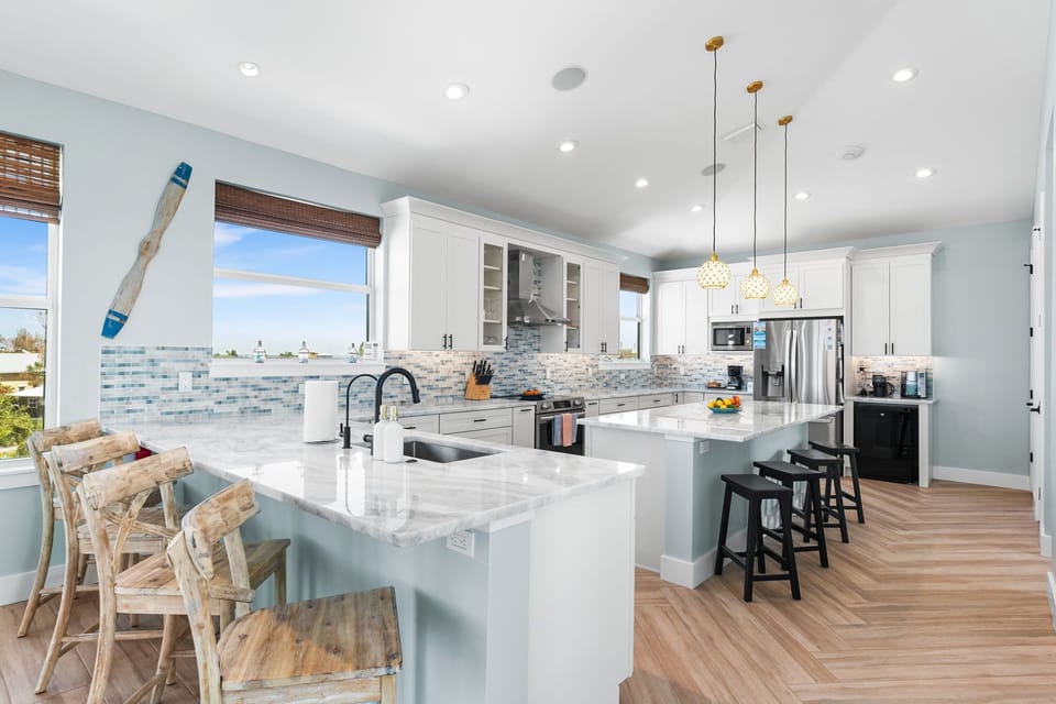 Chef's kitchen for elaborate meals, buffet, or simple snacks