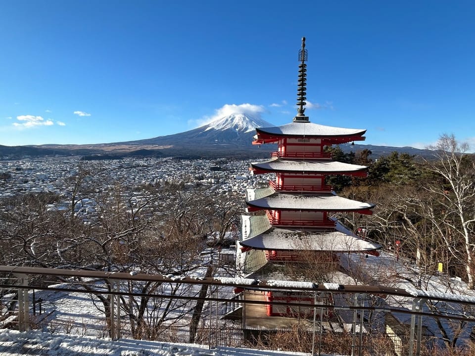 Five-story pagoda and Mt. Fuji from Niikura Park