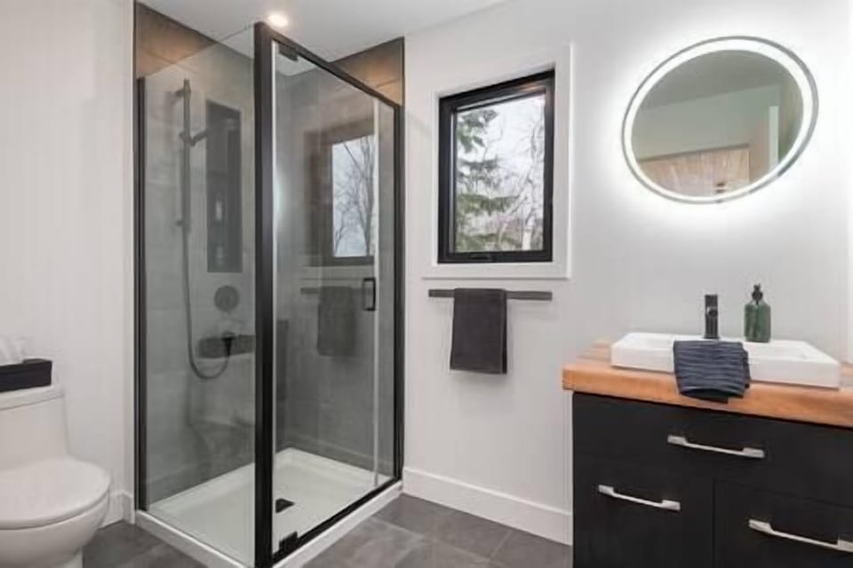 Bathroom 1 (with shower)