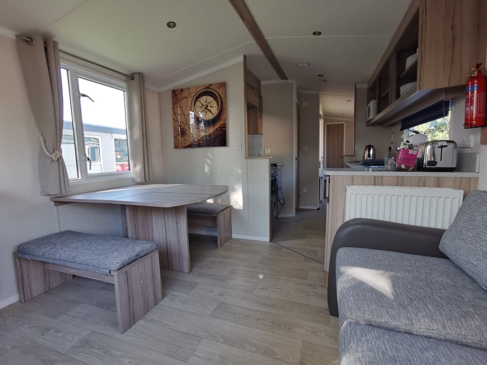 Chalet | Private kitchen | Fridge, microwave, oven, stovetop