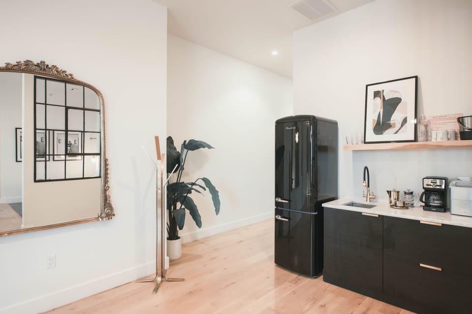 Premium Suite, Balcony, City View | Private kitchenette | Fridge, microwave