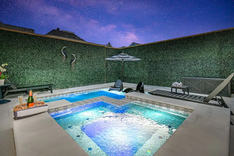 An indulgent 3-in-1 pool oasis: designed for dipping, wading, and spa relaxation