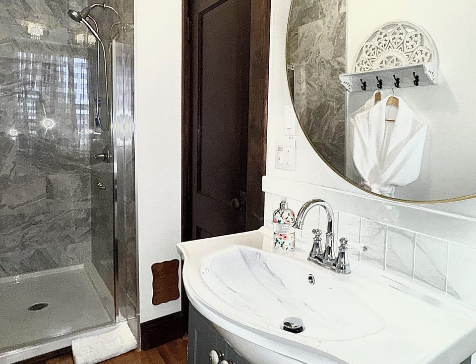 Double Room | Bathroom | Hair dryer, bathrobes, slippers, towels