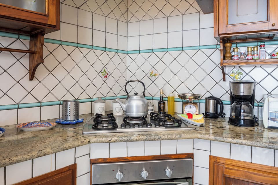 Exclusive House | Private kitchen | Full-size fridge, microwave, espresso maker, electric kettle