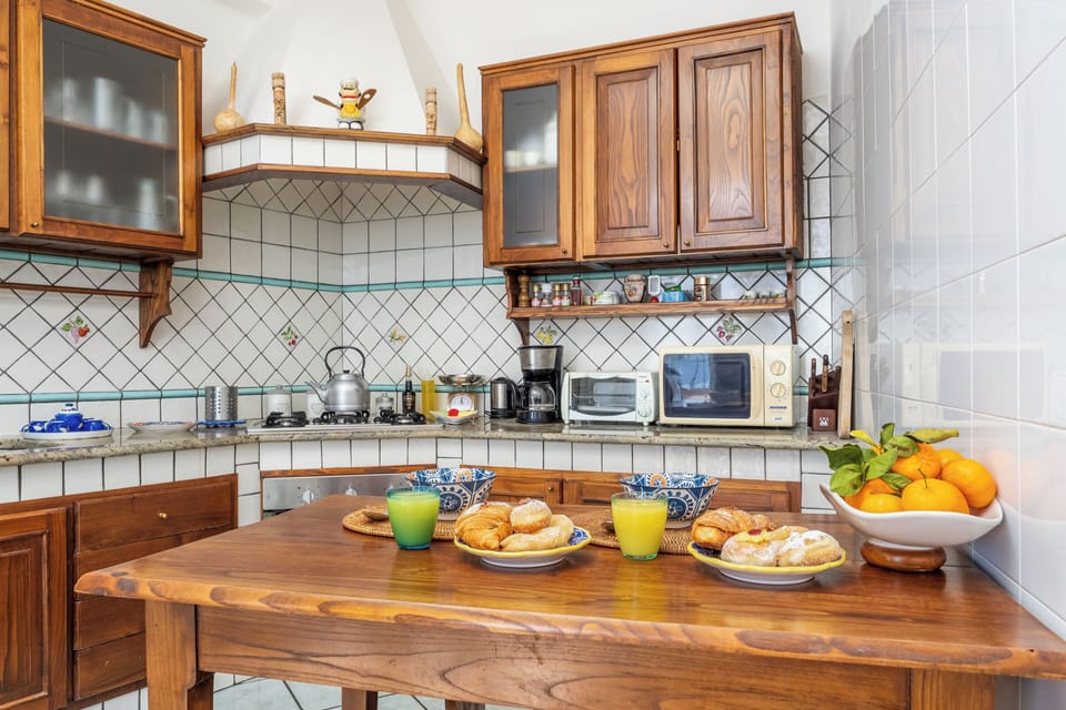 Exclusive House | Private kitchen | Espresso maker, full-size fridge, microwave, electric kettle