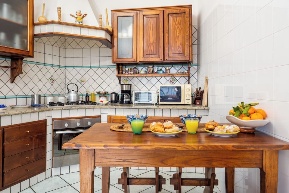 Exclusive House | Private kitchen | Espresso maker, full-size fridge, microwave, electric kettle