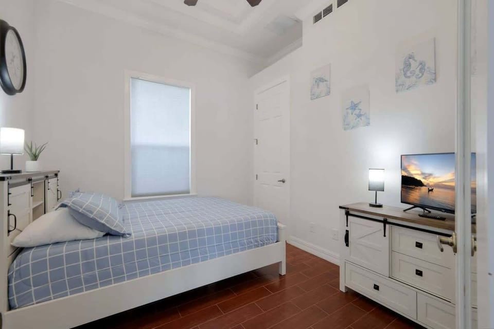 Guest bedroom