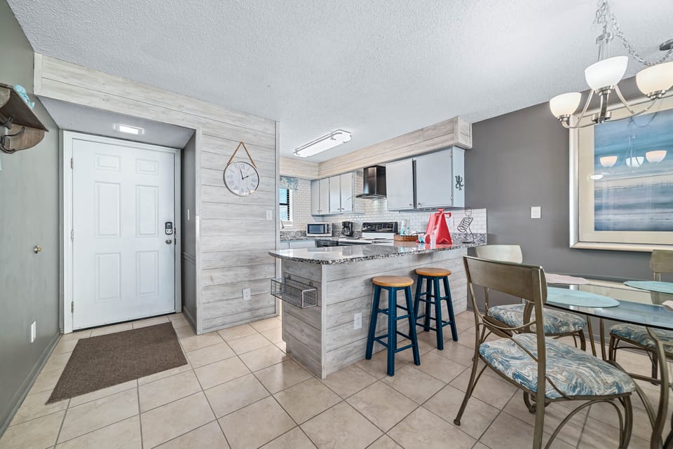 Breakfast bar and kitchen