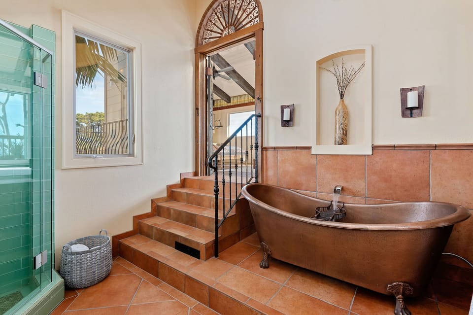 Unique copper bath tub