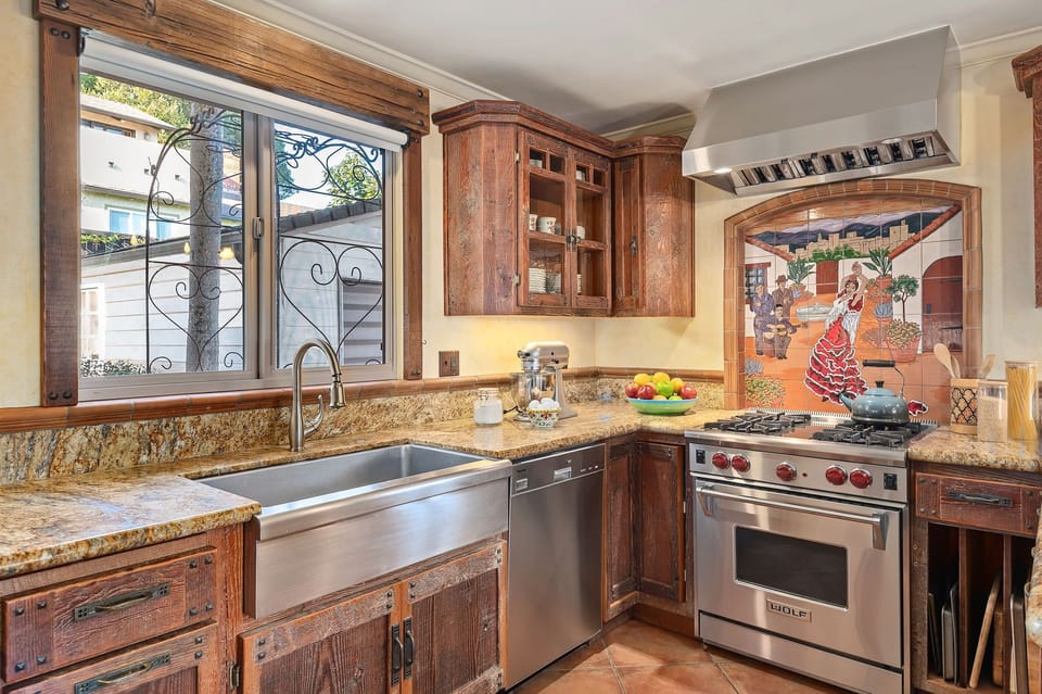 Plenty of counter space in kitchen