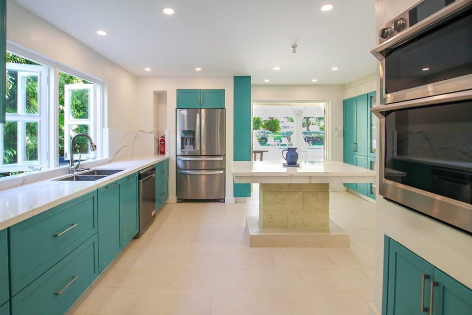 Large and fully equipped kitchen