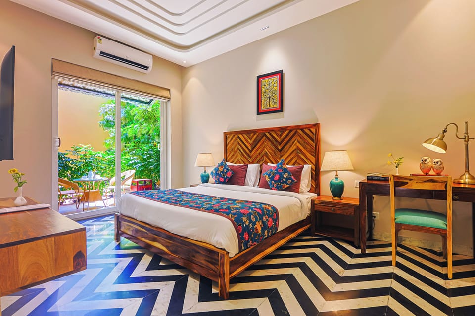 Luxury Suite | Premium bedding, memory foam beds, in-room safe, desk