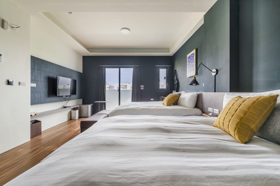 Family Room with Balcony | Blackout drapes, free WiFi, bed sheets