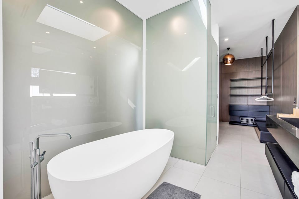 Get some refreshments in this luxury bathtub.