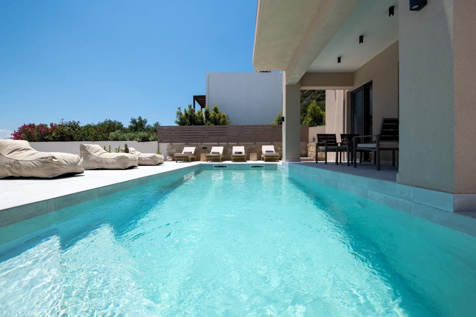 Seasonal outdoor pool, sun loungers