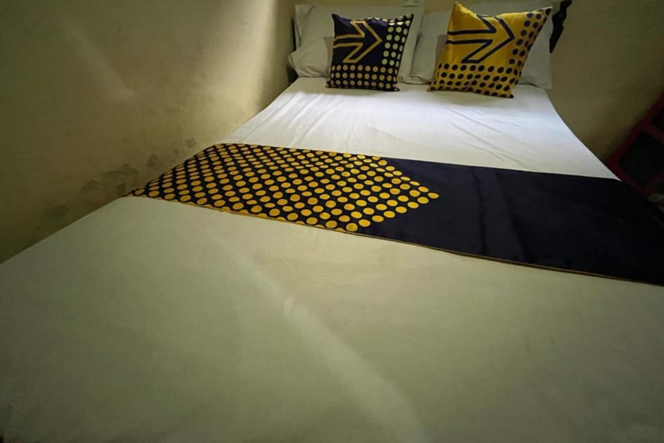 Basic Double Room | Free WiFi, bed sheets