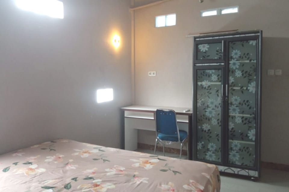 Standard Double Room | Desk, free WiFi, bed sheets