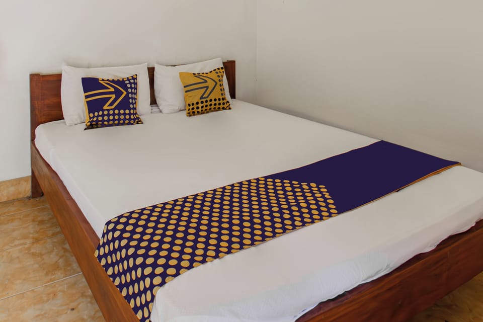Economy Double Room | Desk, WiFi (free), bed sheets