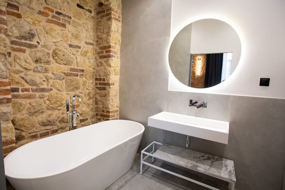 Luxury Apartment | Bathroom | Free toiletries, hair dryer, bathrobes, slippers