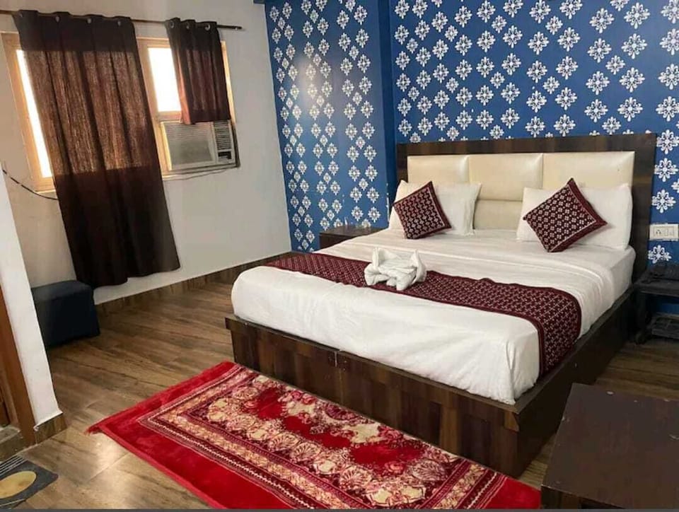 Family Suite | 1 bedroom, desk, free WiFi