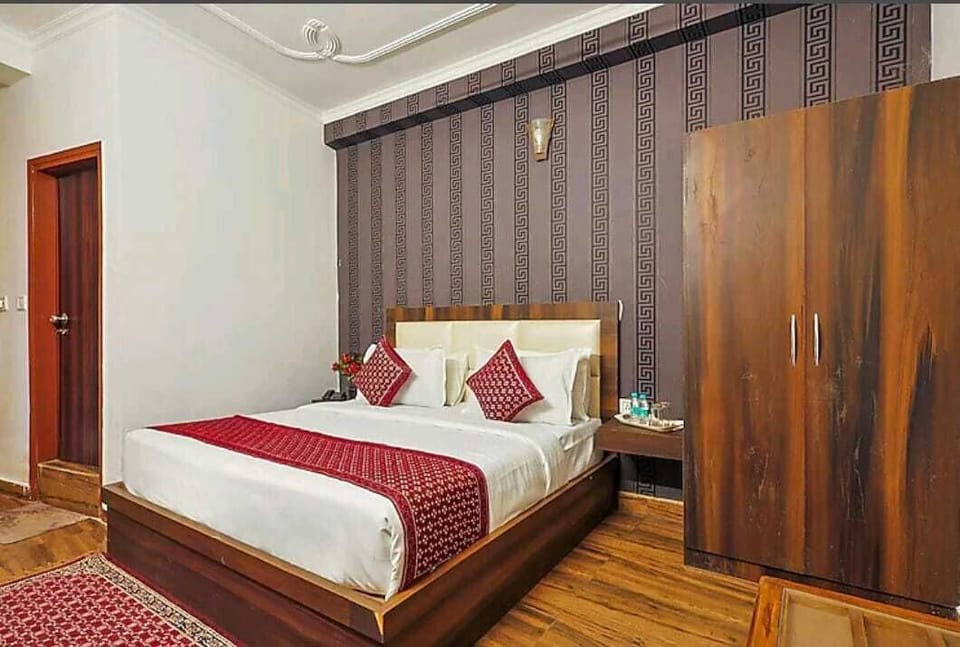 Deluxe Room | 1 bedroom, desk, free WiFi