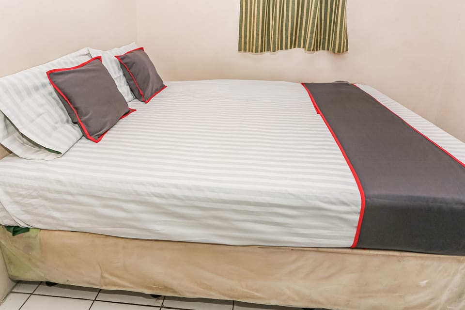 Deluxe Double Room | Desk, free WiFi, bed sheets