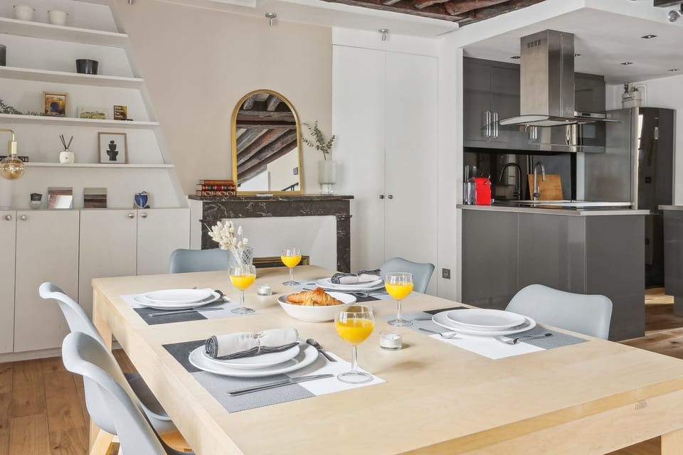 The kitchen and dining area