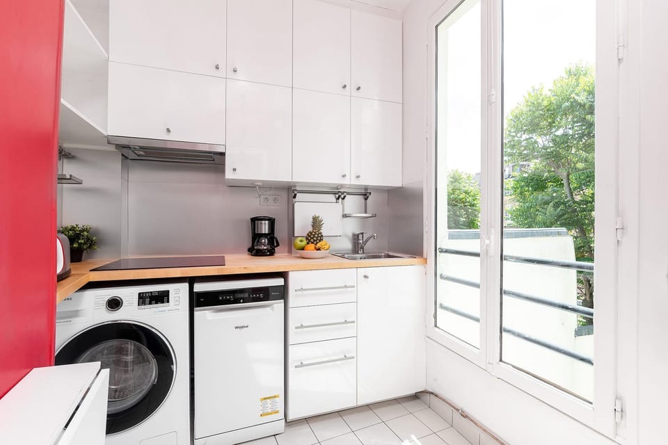 The kitchen is fully equipped to prepare a simple meal