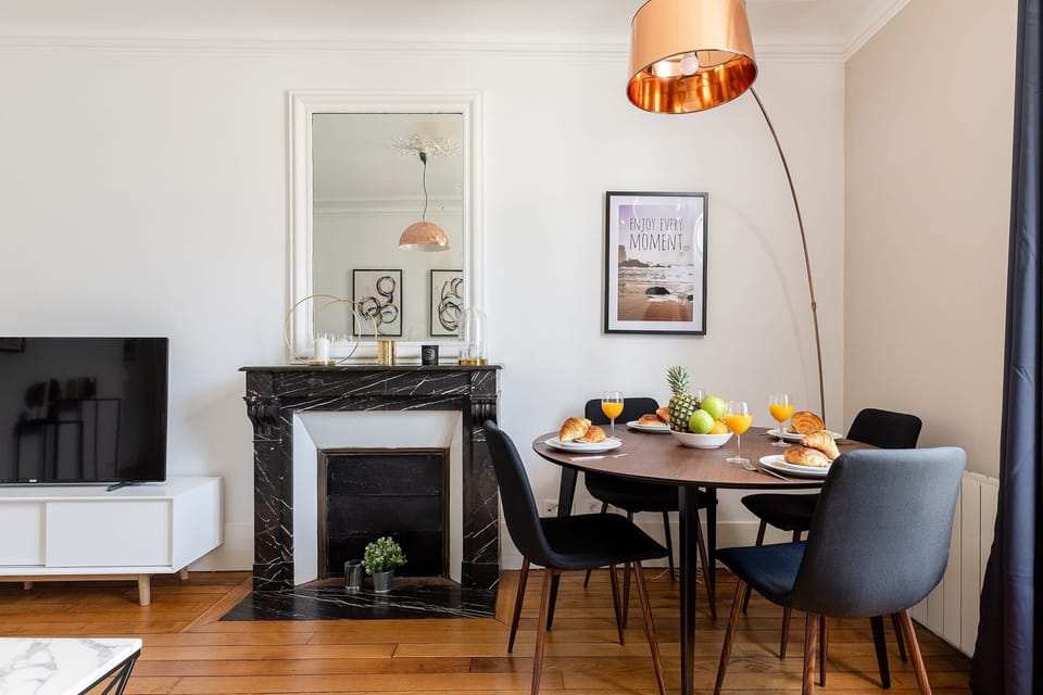 The dining area features a dining table with chairs for 6 guests.