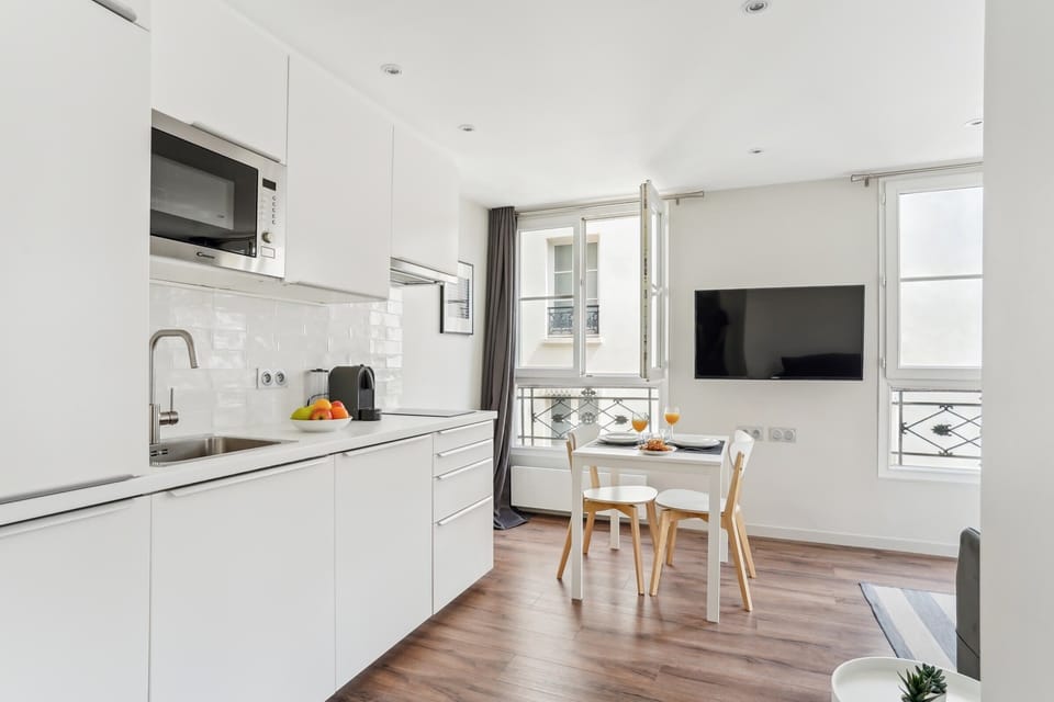 The kitchen is fully equipped to prepare a simple meal