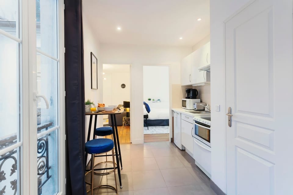The kitchen and dining area