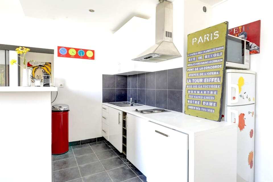The fully equipped kitchen has everything you need to make a meal at home