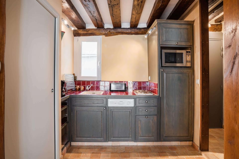 The kitchen is fully equipped to prepare a simple meal 