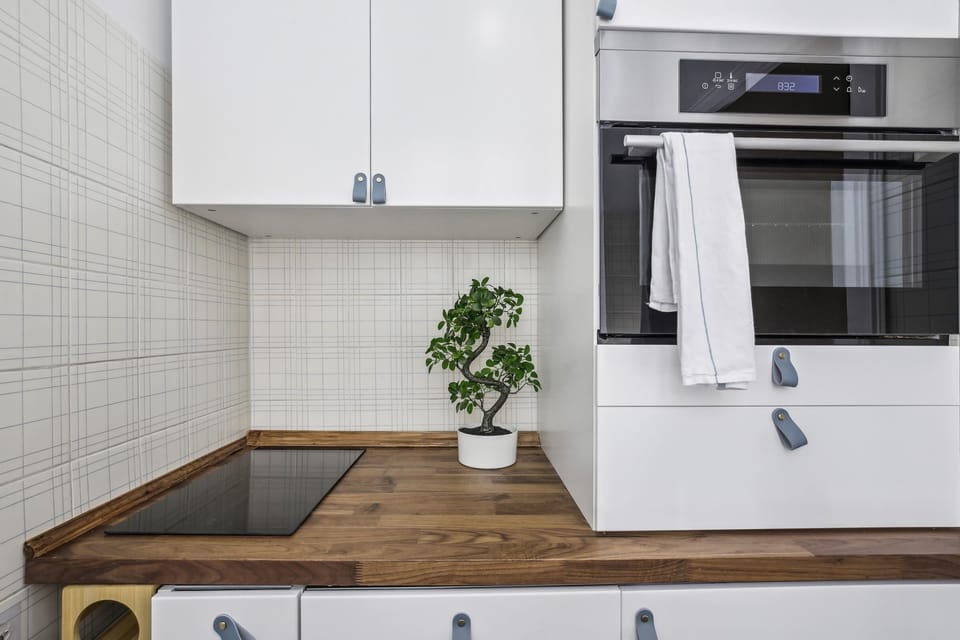 The kitchen is fully equipped to prepare a simple meal