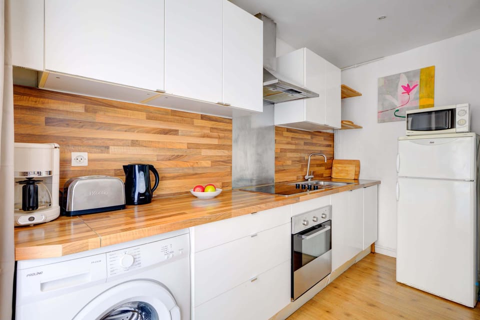 The kitchen is fully equipped to prepare a simple meal