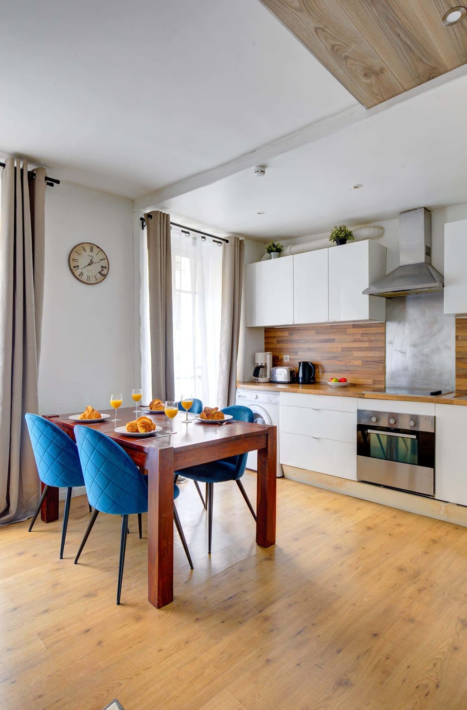 The kitchen and dining area