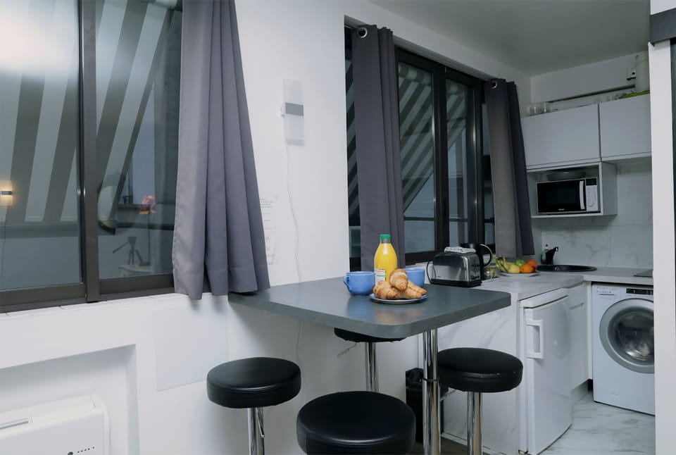 The kitchen and dining area
