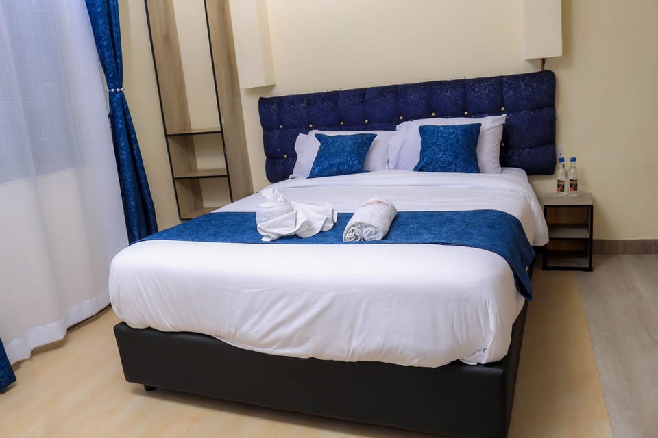 Premium bedding, desk, laptop workspace, free WiFi