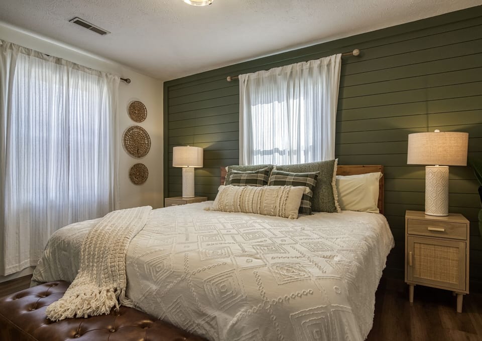 Vacation Rental in the Smokies "Peak of Perfection" - Bedroom with king size bed