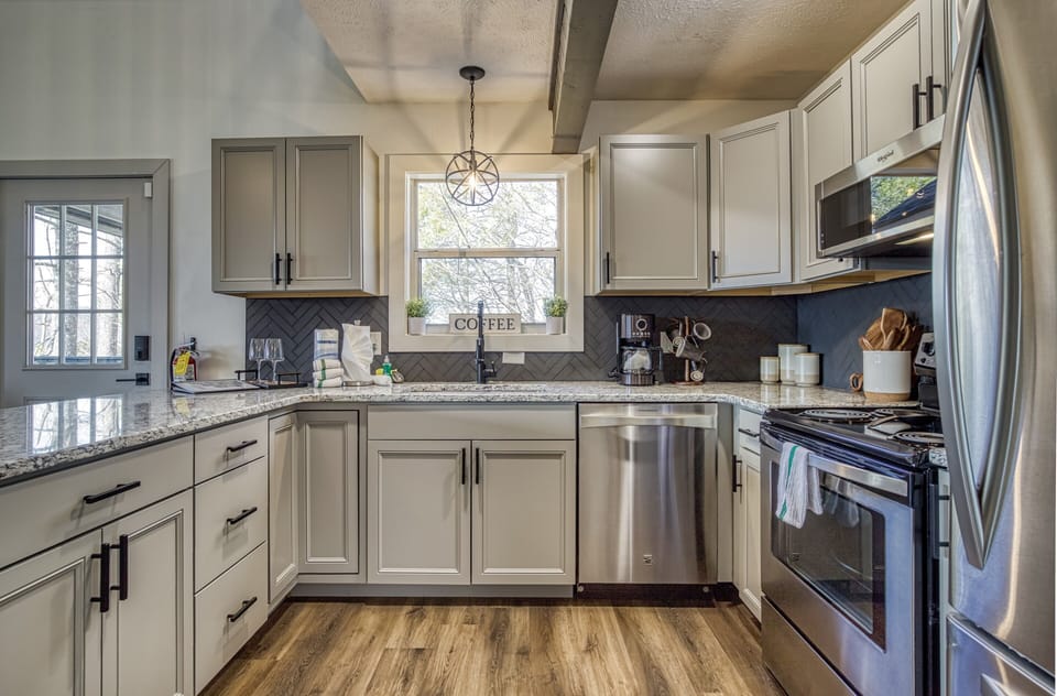 Chalet in the Smoky Mountains "Peak of Perfection" - Fully furnished kitchen